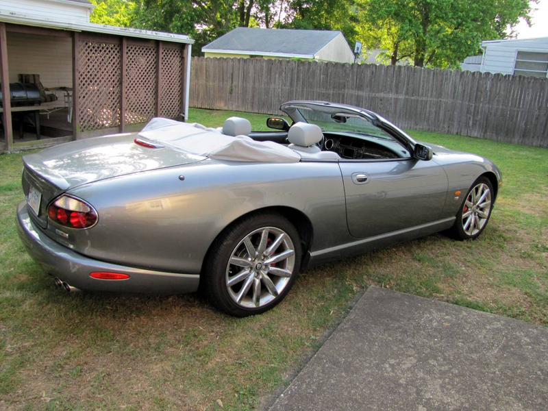 Illustration for article titled At $12,500, Could This 2006 Jaguar XKR Victory Edition Prove Victorious?